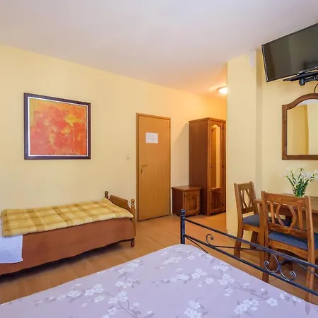 Djudja I Mate Couette-café 3*