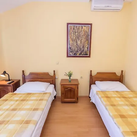 Djudja I Mate Couette-café 3*