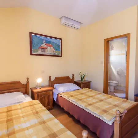 Djudja I Mate - And Local Restaurant Bed & Breakfast Vid