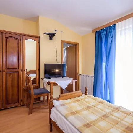 Djudja I Mate Couette-café 3*