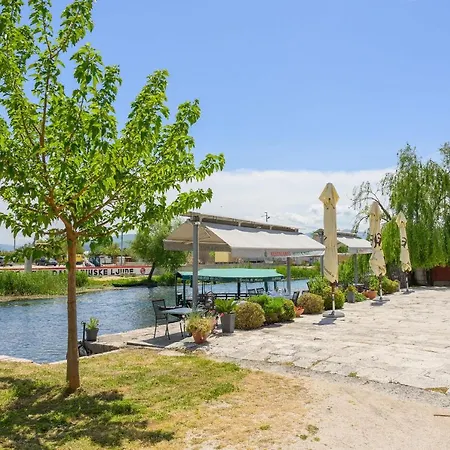 Djudja I Mate Bed & Breakfast 3*